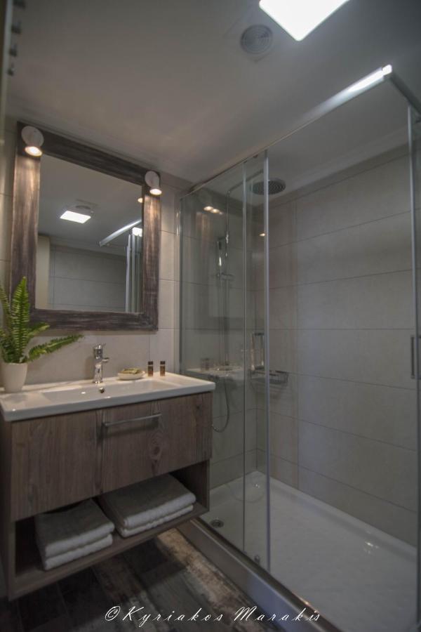 La Casa Del Vitsi Apartment Palaiochora Bagian luar foto