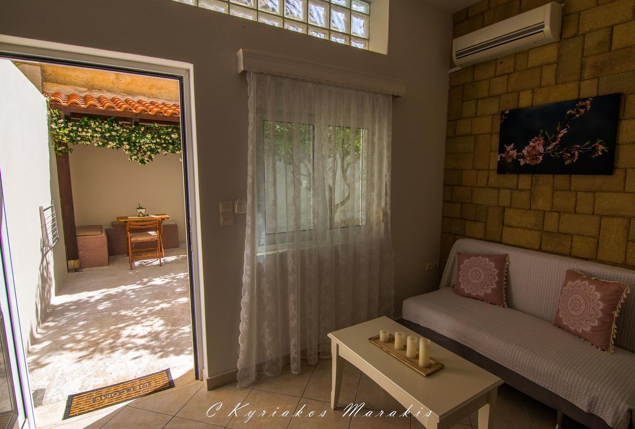 La Casa Del Vitsi Apartment Palaiochora Bagian luar foto