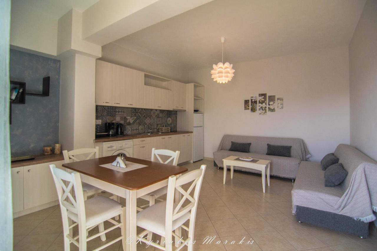 La Casa Del Vitsi Apartment Palaiochora Bagian luar foto
